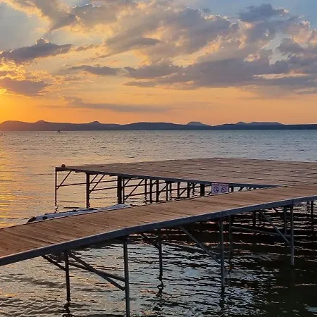 Platan Relax With Lakeview Aparthotel