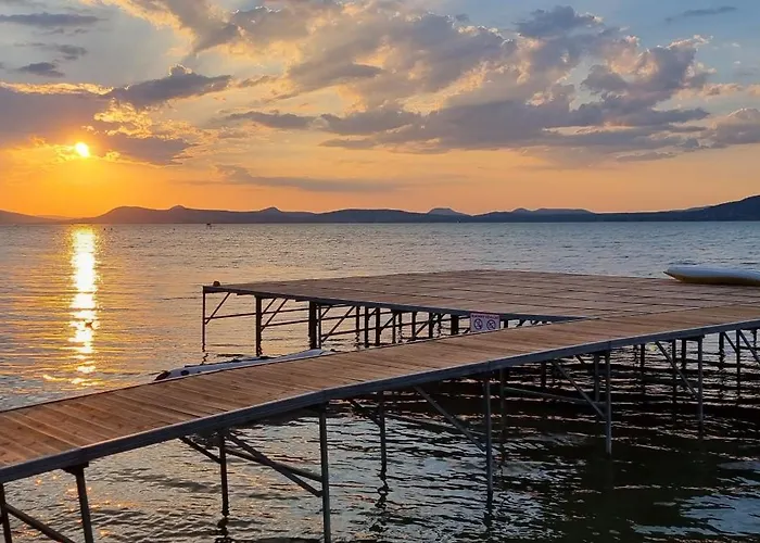 Platan Relax With Lakeview Aparthotel